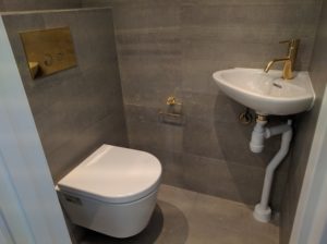 Sapror.se - SAP Rör och Värme - Nyproducerad toelett (WC) med handfat